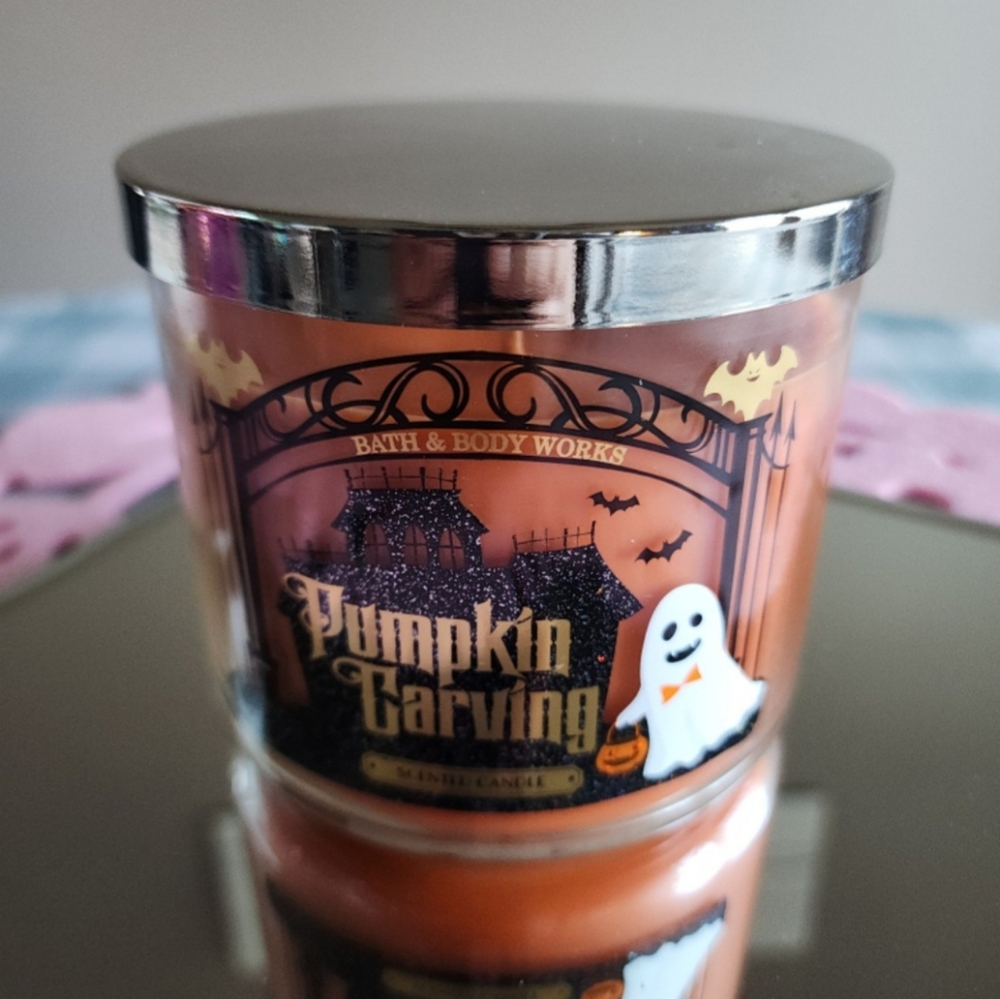 Bath and body works pumpkin carving retired halloween candle.